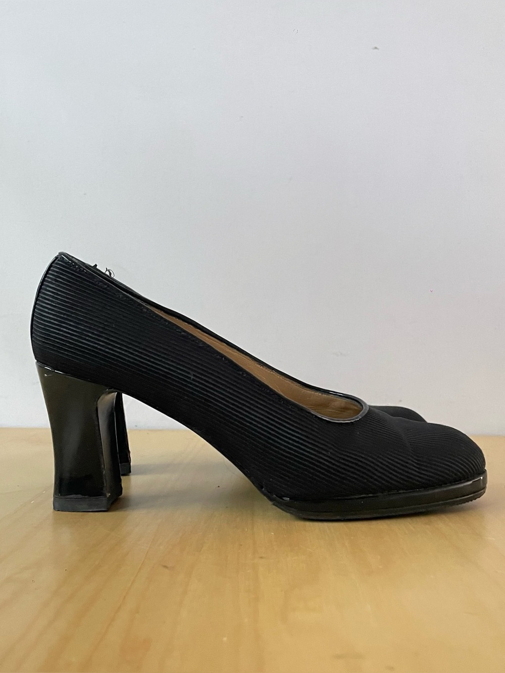 Vintage Stuart Weitzman for Browns black pumps | US 5.5B